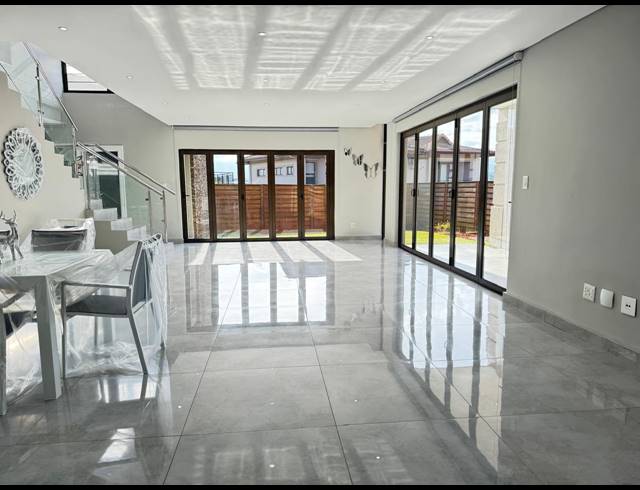 5 BEDROOM TOWNHOUSE FOR SALE IN IZINGA